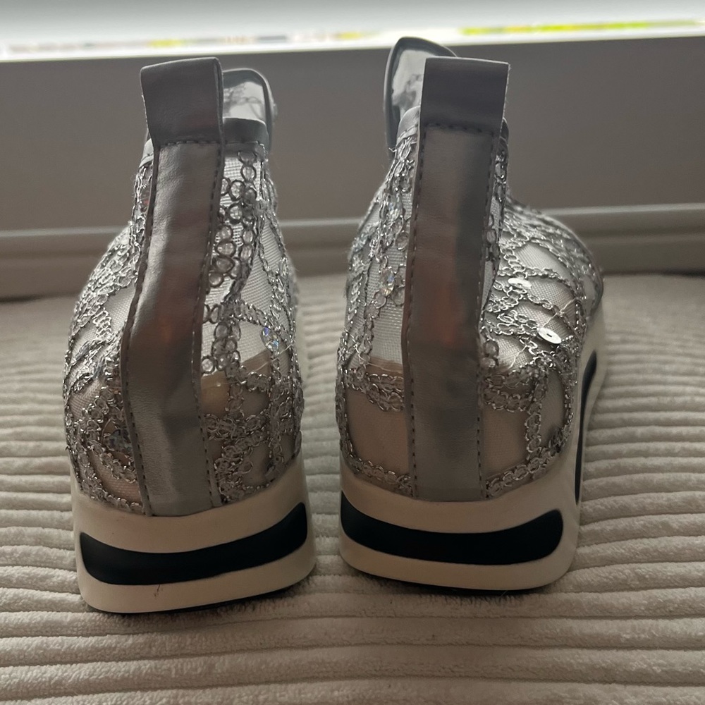 Silver And White Glitter and Lace Platform Slip On Shoes - Picture 4 of 5